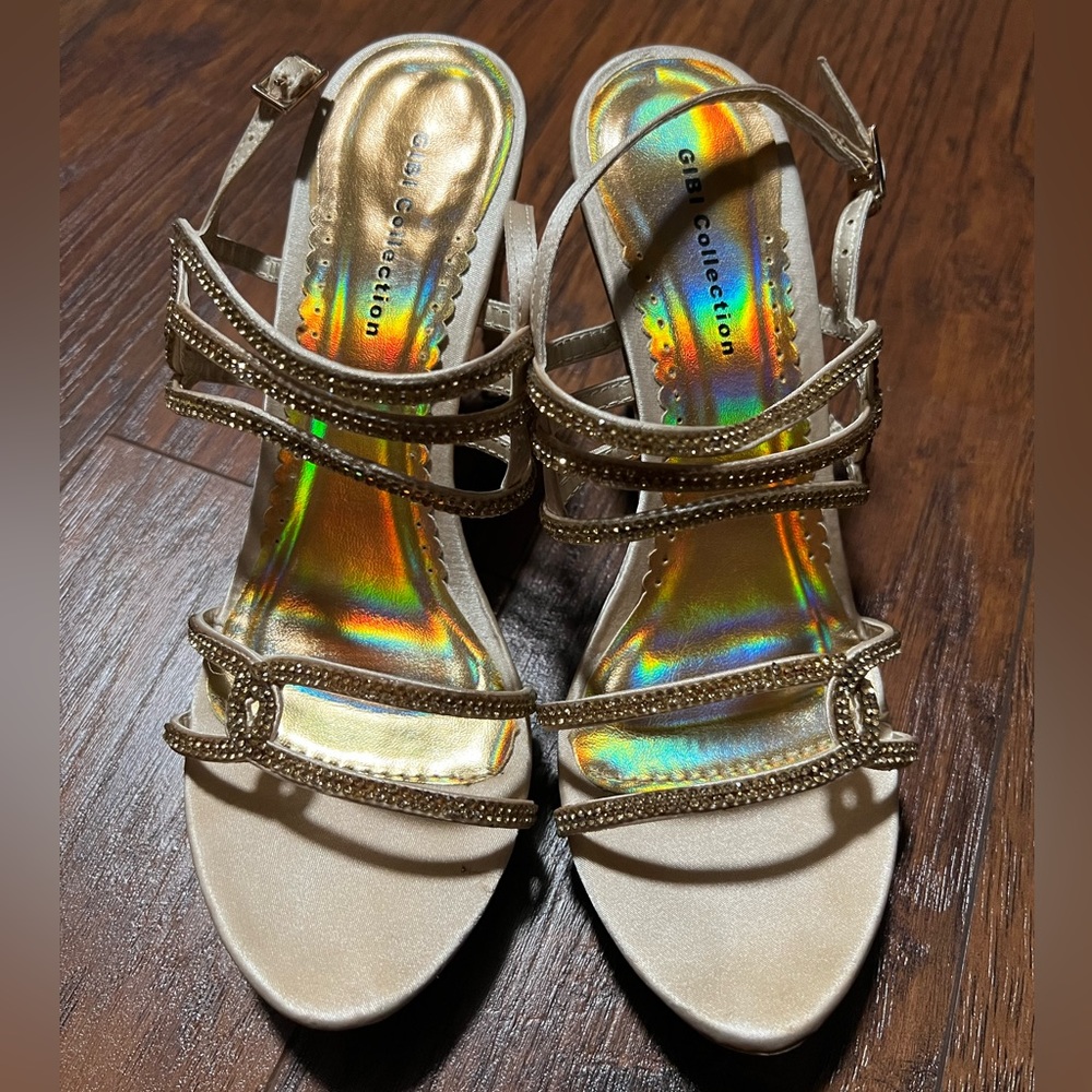 This shoes is made by Gibi, a brand in the Philippines. It has 3.25inch heels.